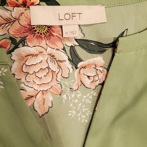 Loft Women Green Floral Long Sleeve,Round Neck With V Cut, Size M. - Picture 5 of 5